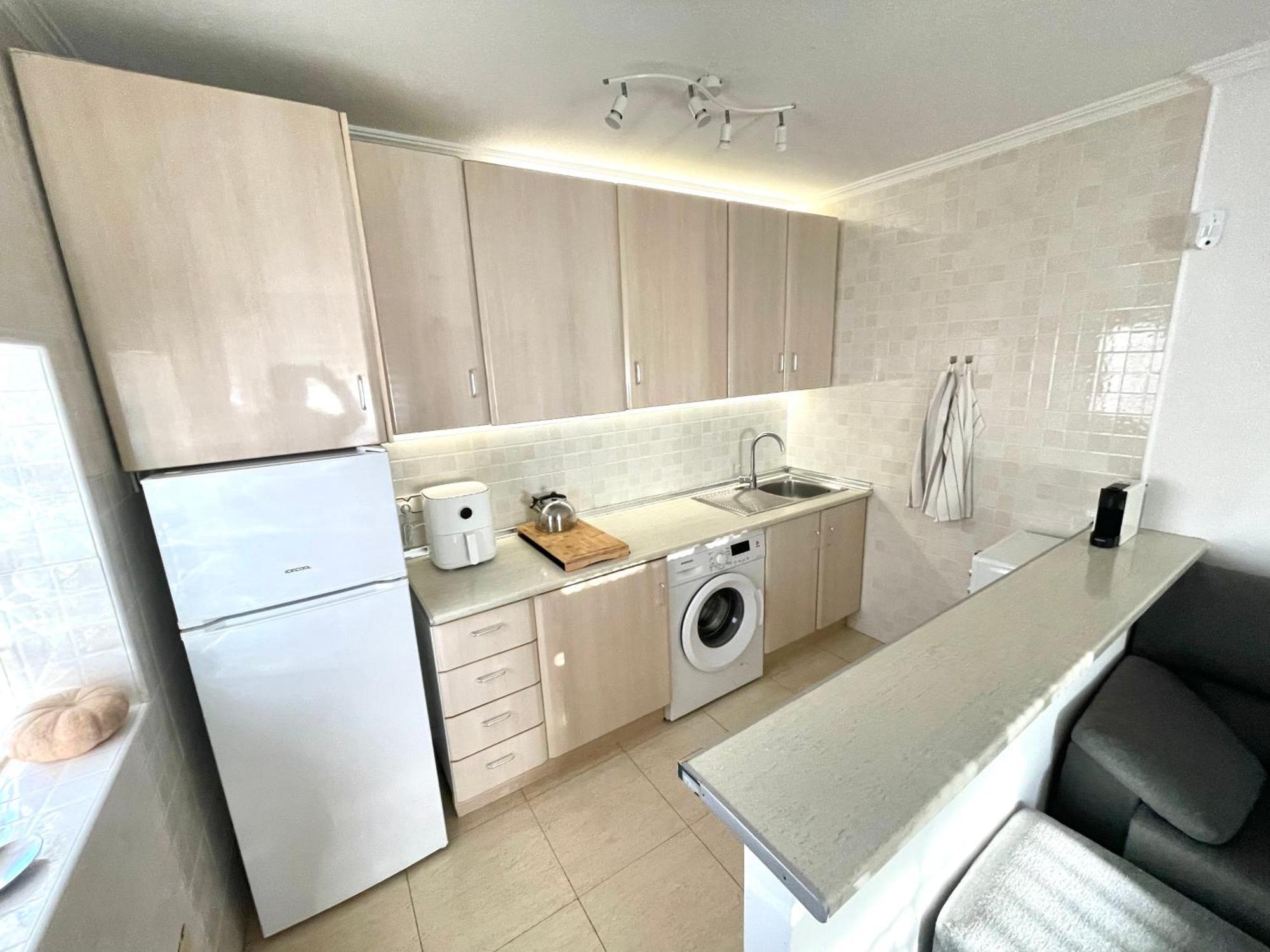 Pretty Bungalow With Private Terrace โปลอป ภายนอก รูปภาพ